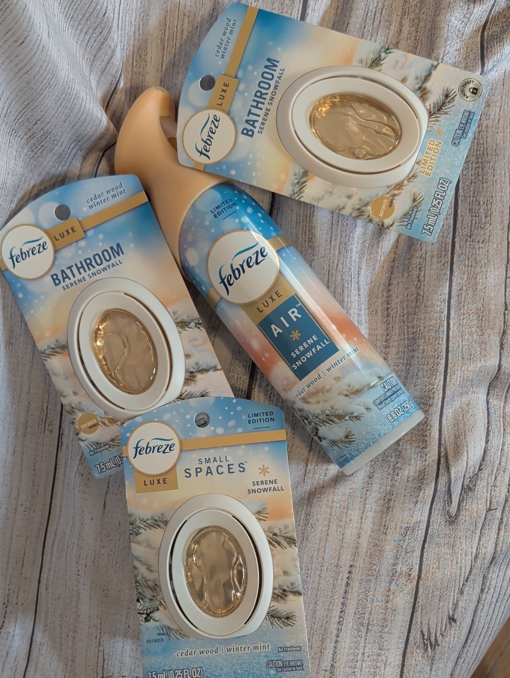 Febreze Luxe Serene Snowfall Air & Bathroom Set in Cream/Blue